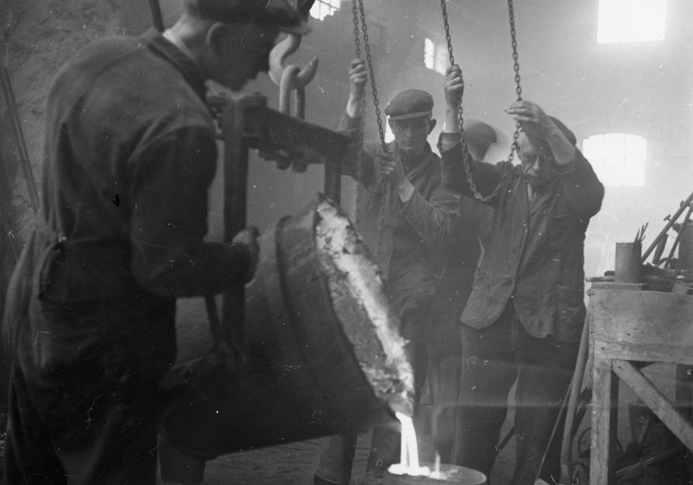 Bronze being poured at the Van Bergen foundry